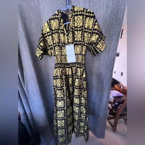 Elegant Black and Gold Floral Dress - Picture 3 of 4